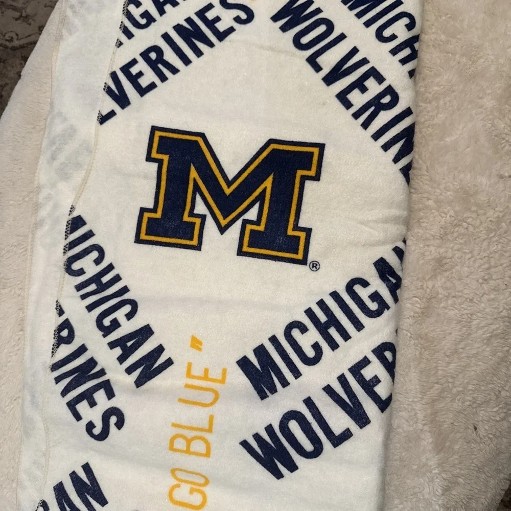 Vintage Michigan University Club U Of M New Vintage Blanket Wolverines 60 X 90